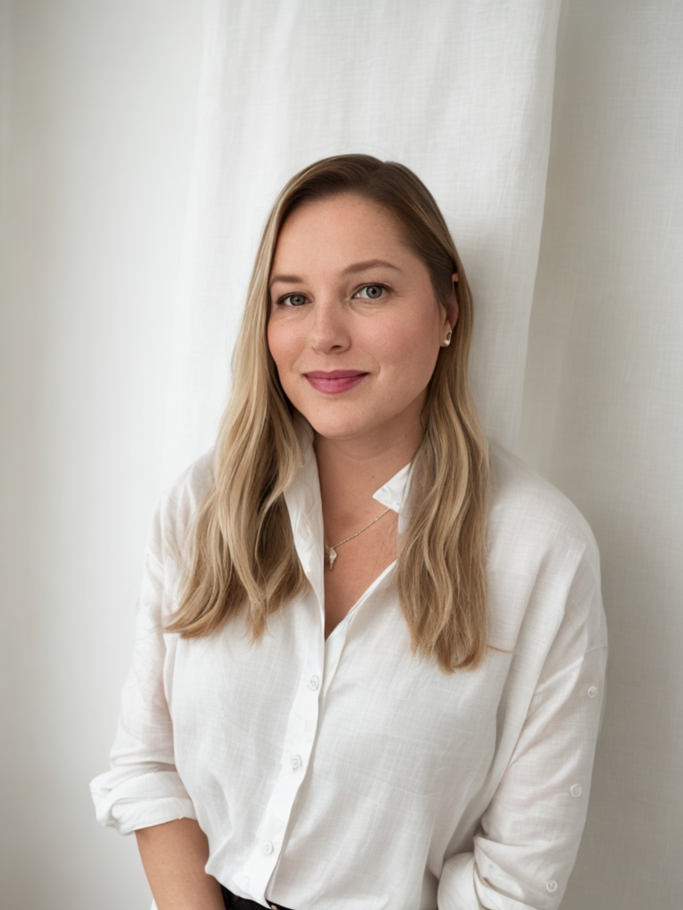 Profile Photo of Amber Seagraves, Creative Director of Studio Seagraves, A Web Agency designing Elegant Effective Shopify Websites. We take our websites even further with Klaviyo Email Marketing based in Chesterfield, Missouri St. Louis.